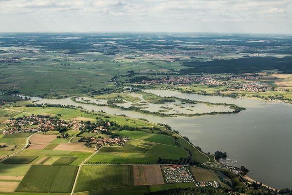 Der Altmühlsee im Landkreis Weißenburg-Gunzenhausen aus der Vogelperspektive